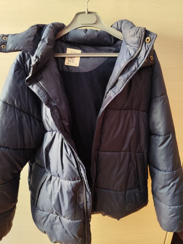 Chaqueta impermeable azul oscuro. 164 cm