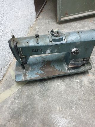 Maquina de coser antigua