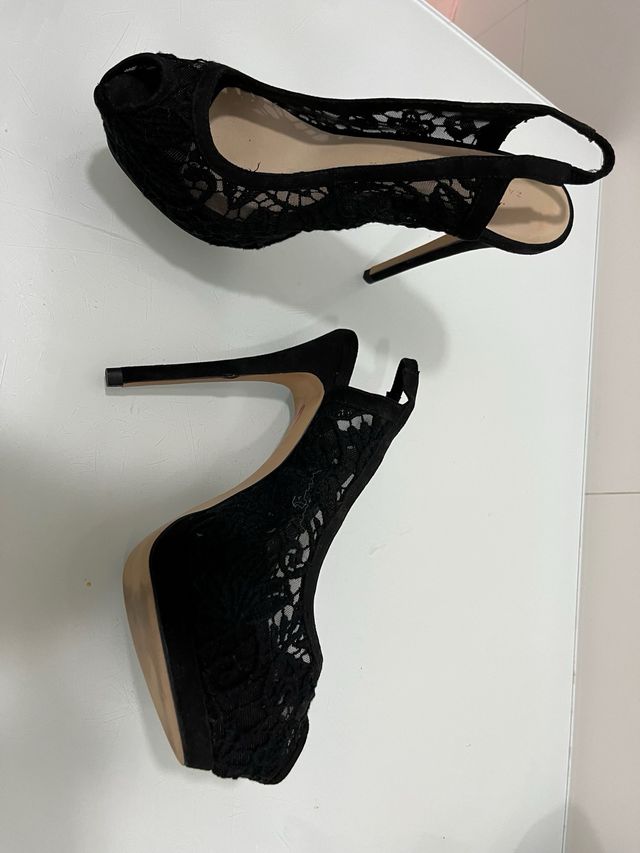 Zapatos negros encaje tacon alto, son muy bonitos