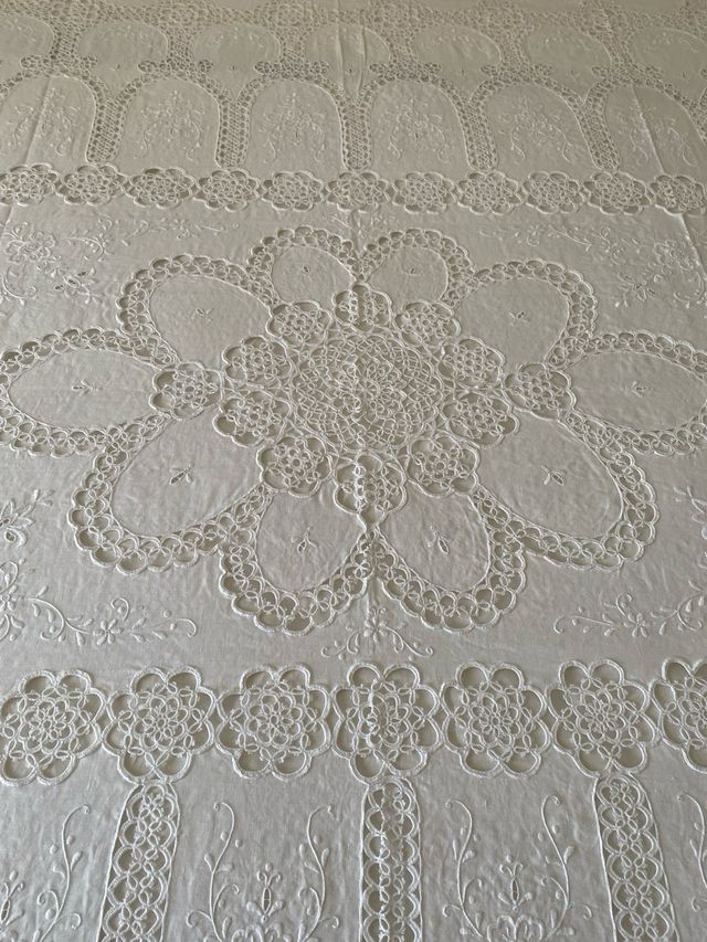 Coordinato di copriletto e copritavolo in lino