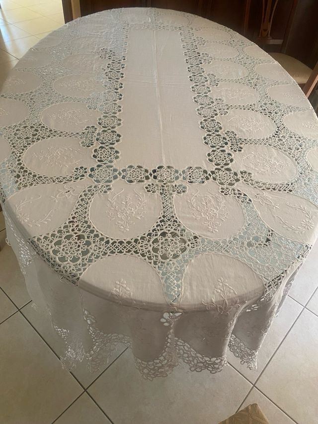 Coordinato di copriletto e copritavolo in lino