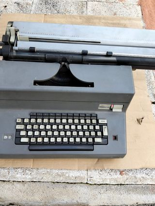 Maquina de escribir olivetti 