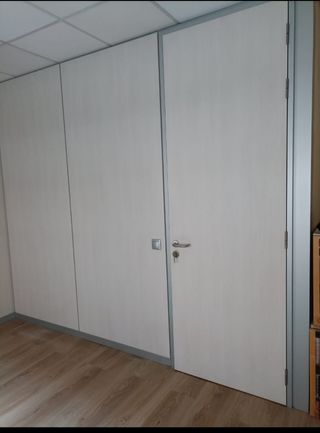 Puertas y paneles oficina