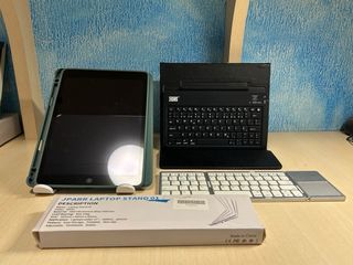 Tablet Apple iPad 9th Gen 64GB con teclados.