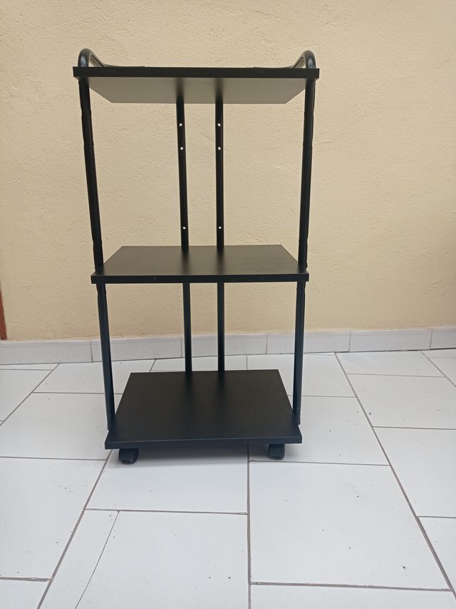 APARADOR CON RUEDAS PARA TV O MICROONDAS