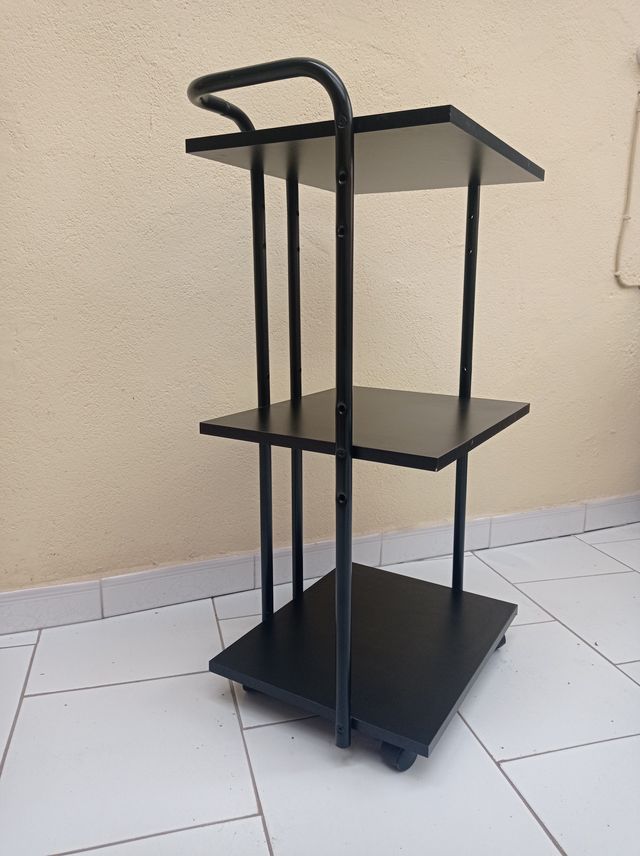 APARADOR CON RUEDAS PARA TV O MICROONDAS