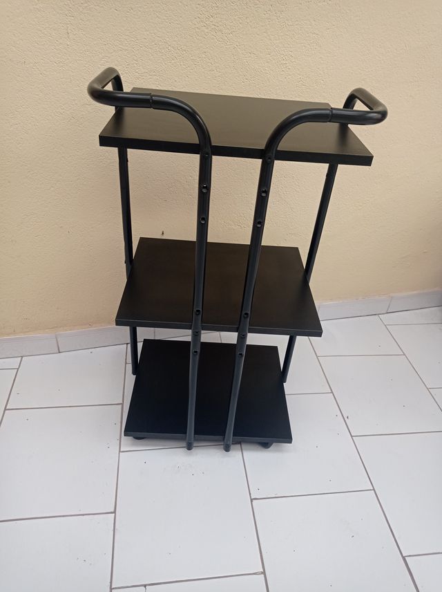 APARADOR CON RUEDAS PARA TV O MICROONDAS