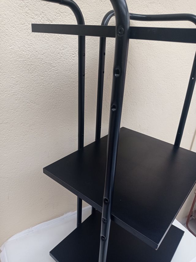 APARADOR CON RUEDAS PARA TV O MICROONDAS