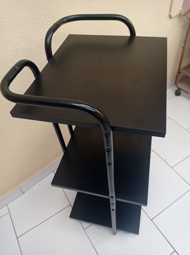 APARADOR CON RUEDAS PARA TV O MICROONDAS