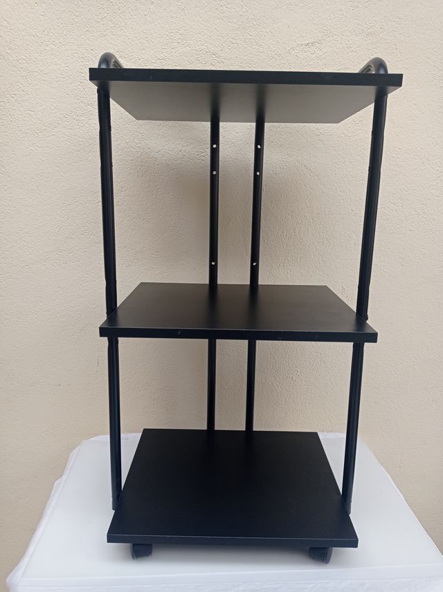 APARADOR CON RUEDAS PARA TV O MICROONDAS