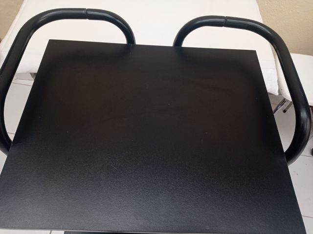 APARADOR CON RUEDAS PARA TV O MICROONDAS