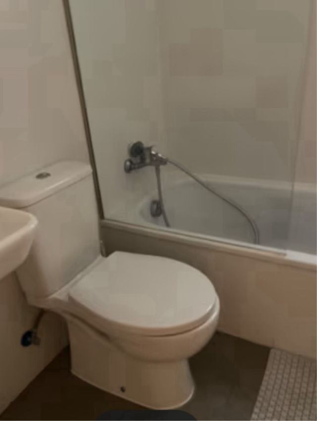 Habitacion con baño  piso compartir buena zona 