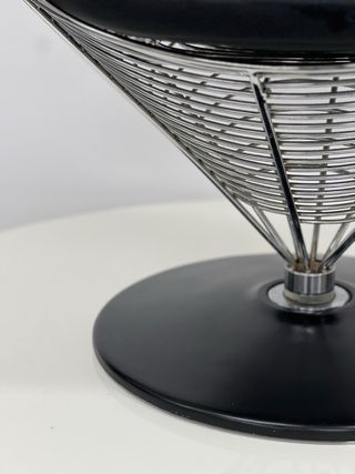 Silla Giratoria Estilo “Wire Cone” Verner Panton