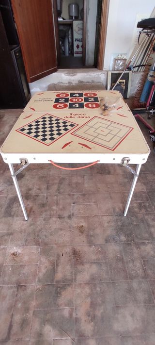 Tavolino picnic con giochi d'epoca