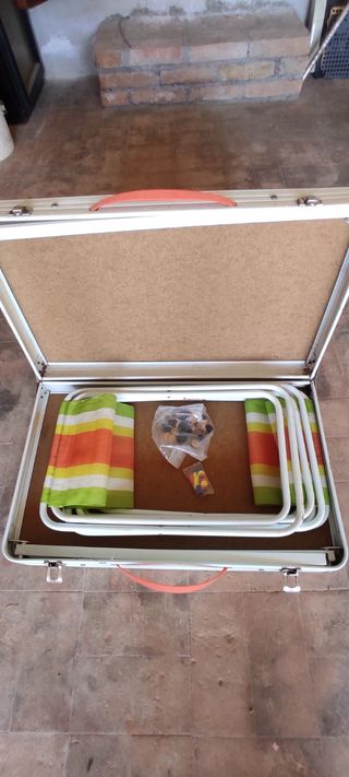 Tavolino picnic con giochi d'epoca