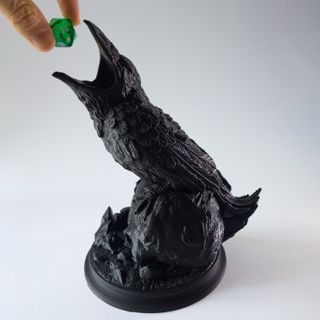 Torre lancia dado nera a forma di corvo