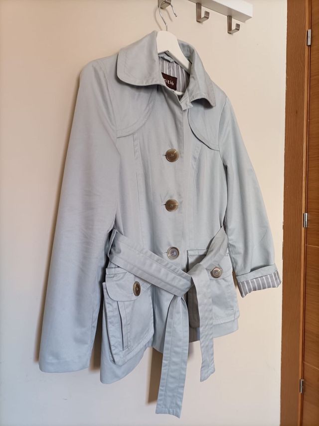 Gabardina trench marca Amitié talla 40