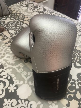 Guantes boxeo Outshock 900 negro/plata