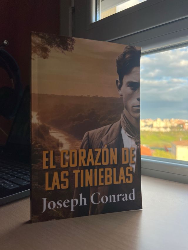 EL CORAZÓN DE LAS TINIEBLAS