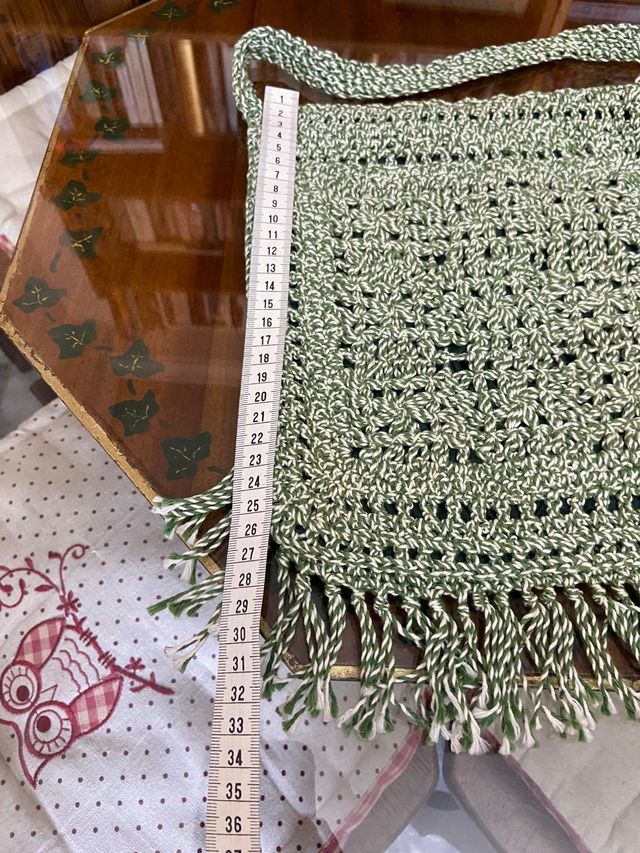 Borsa all'uncinetto fatta a mano