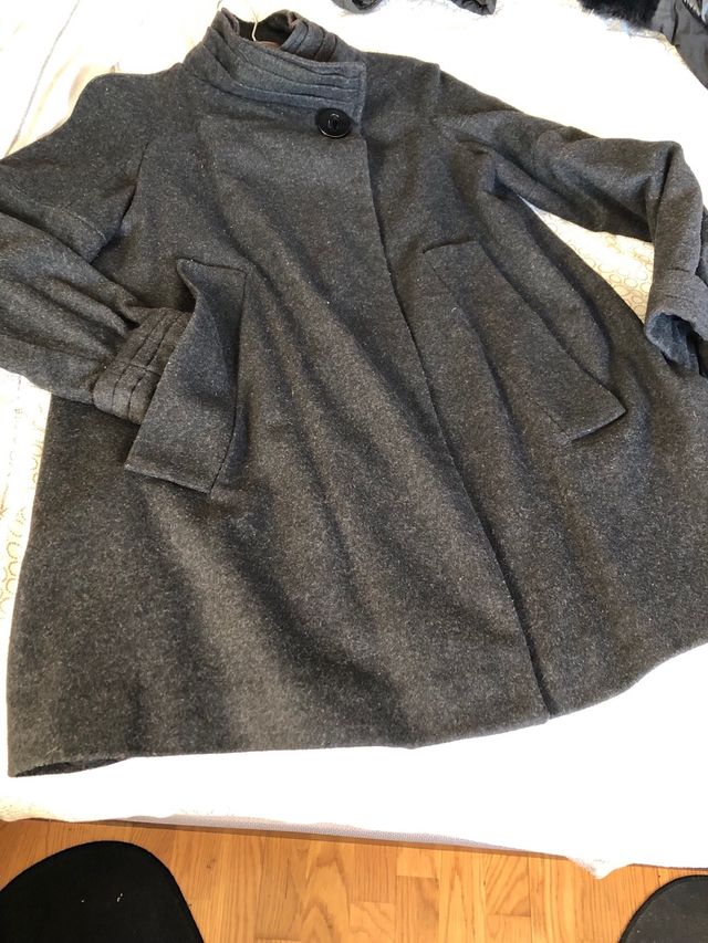 Abrigo gris oscuro