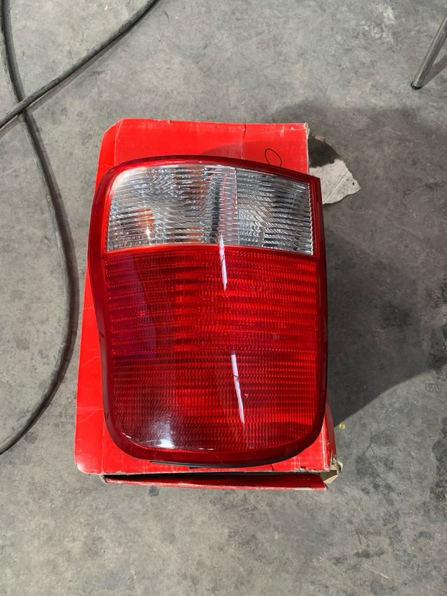 Piloto tras. Dcho Kia Carnival