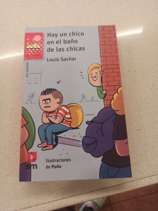 Hay un chico en el baño de las chicas (El Barco De Vapor) (Spanish Edition)