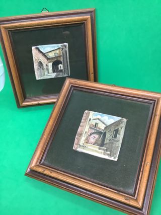 Dipinti su ceramica con cornice in legno e vetro