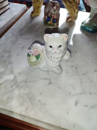 Collezione di gatti in ceramica