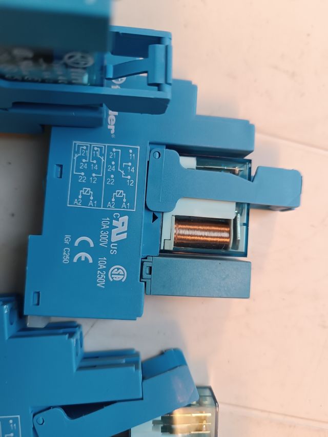 1 Rele interface 28-48V DC bicontac extraíble pilo