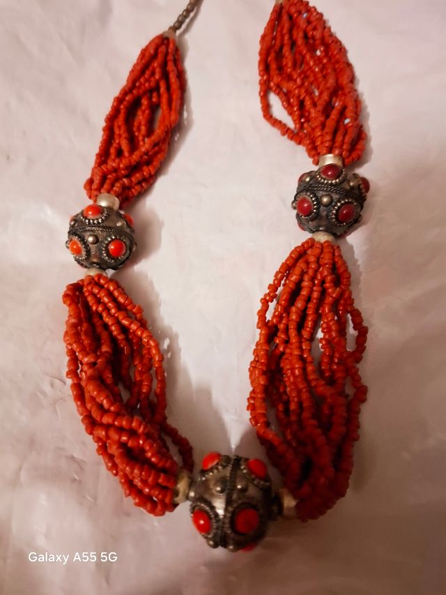 Collana antica india rossa