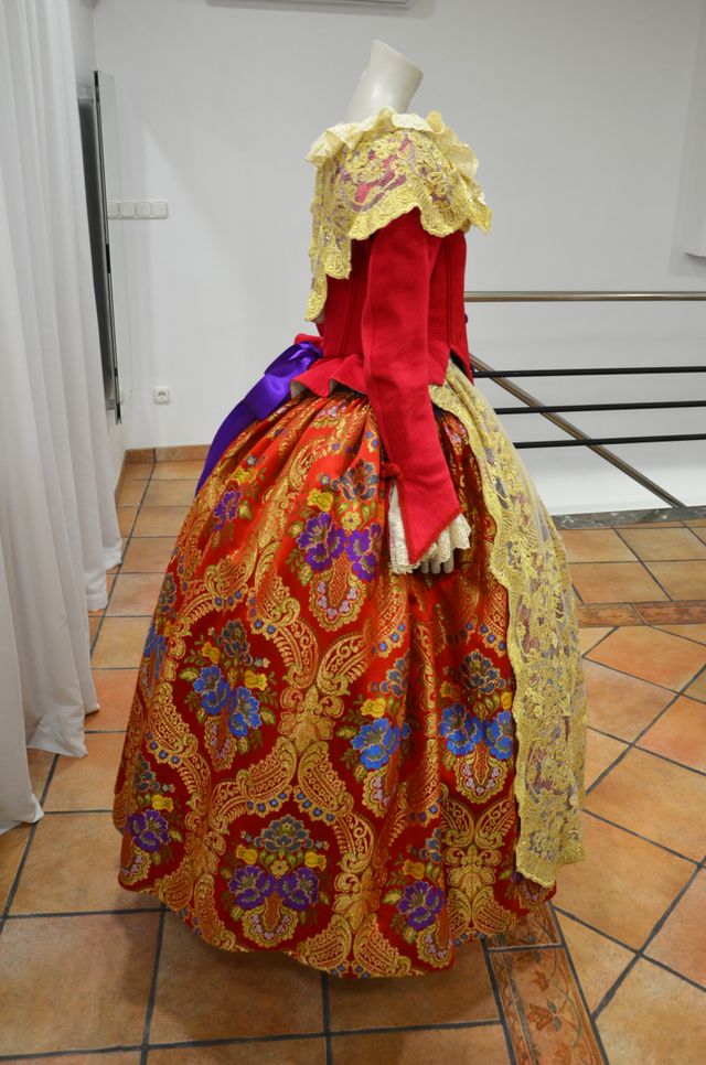 Traje de fallera, siglo XVIII.