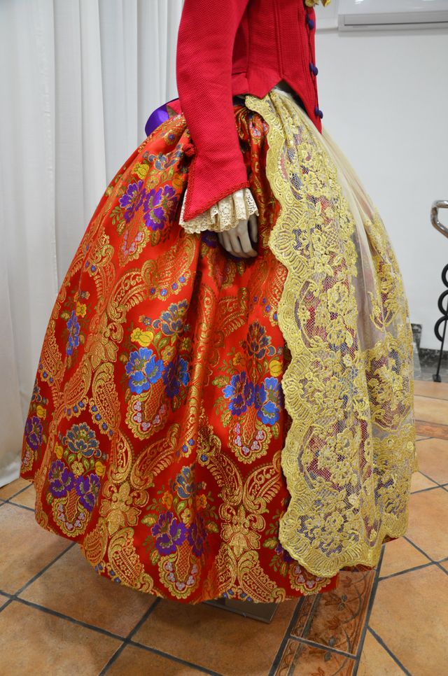 Traje de fallera, siglo XVIII.