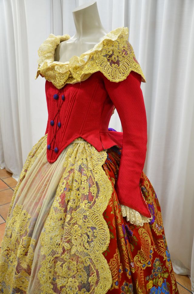 Traje de fallera, siglo XVIII.