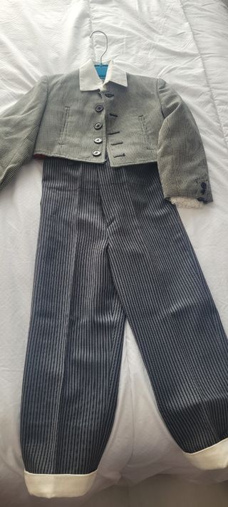 Traje  flamenco  en muy buen estado  de 4 a 7 años