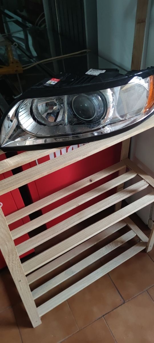 Volvo S40 farol esquerdo