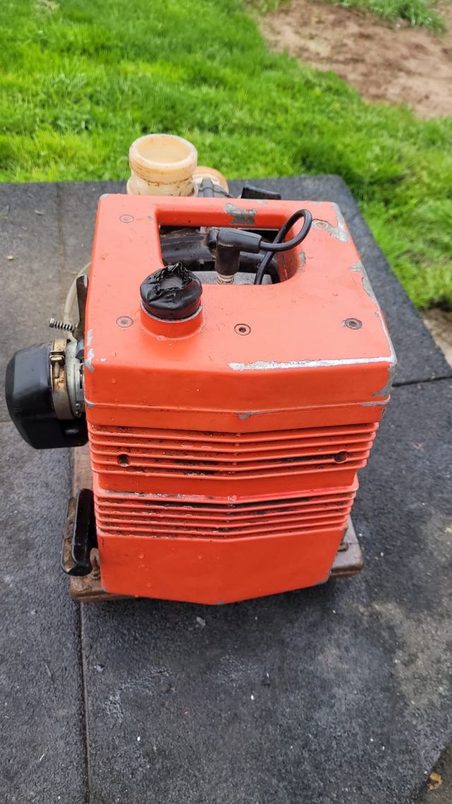 Motobomba 2 tiempos funciona pero a acelerar ahoga