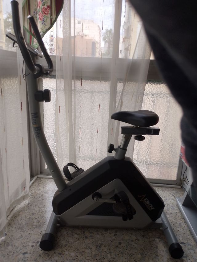 Bicicleta estática deportiva DKN