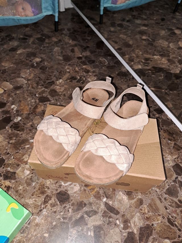 Sandalia H&M talla 32 beig