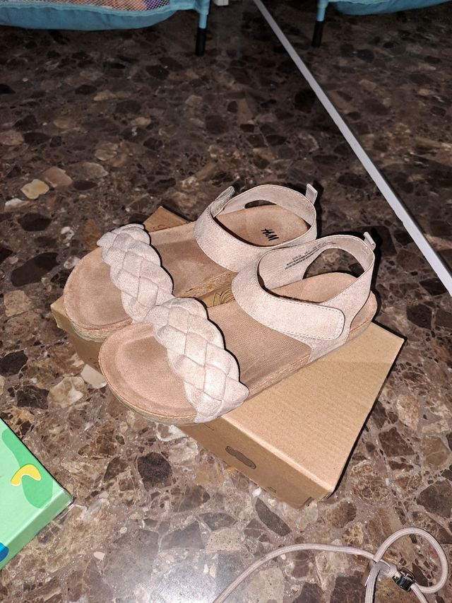 Sandalia H&M talla 32 beig