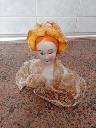 Busto de muñeca de porcelana