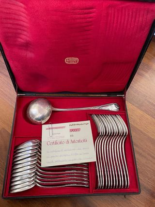 Posate antiche e coltelli di corno e argento