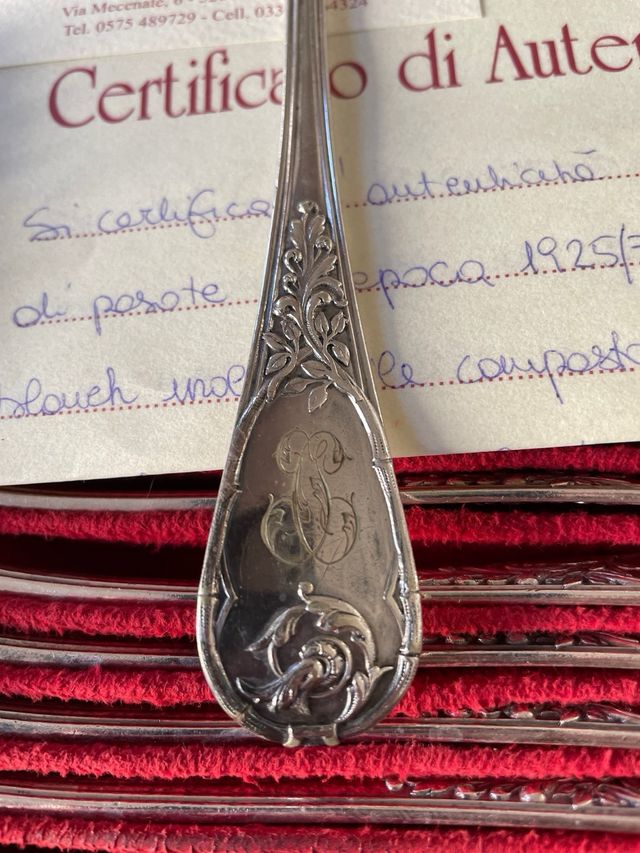 Posate antiche e coltelli di corno e argento