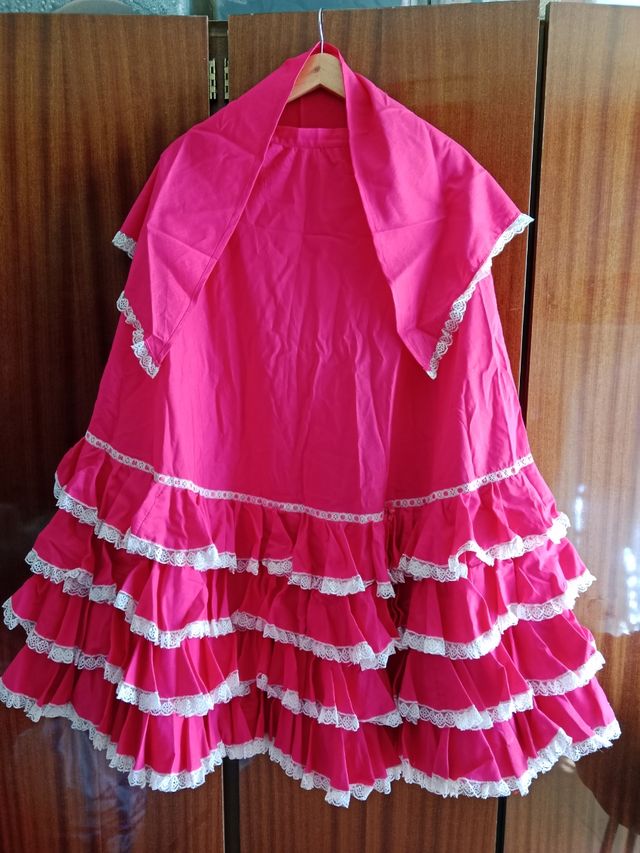 Falda rociera, color rosa fucsia