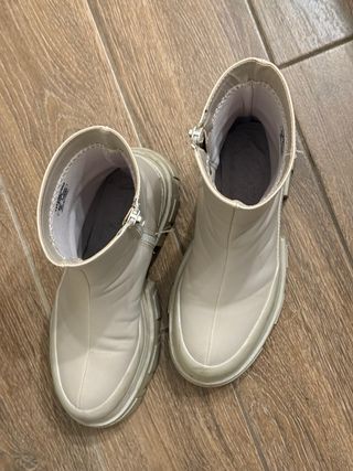 Botines beige Bershka