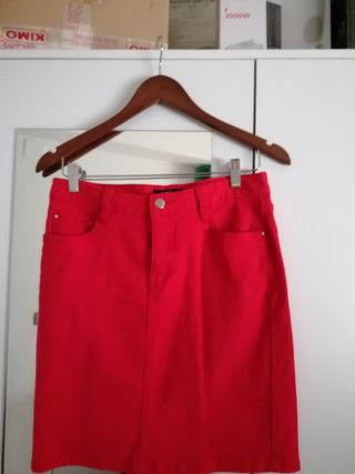 Falda jeans roja. Verano Nueva
