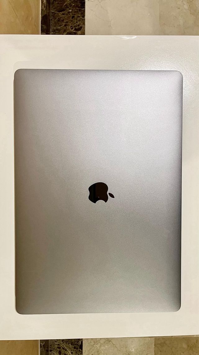 MACBOOK PRO 16”  i7