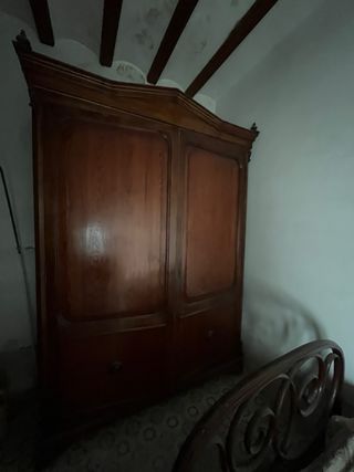 Espectacular armario de madera antiguo