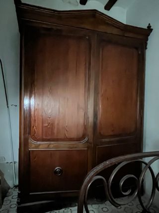 Espectacular armario de madera antiguo