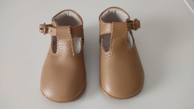 Zapato bebé camel n.21